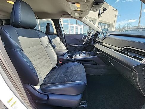 Used 2024 Mitsubishi Outlander SE image 4