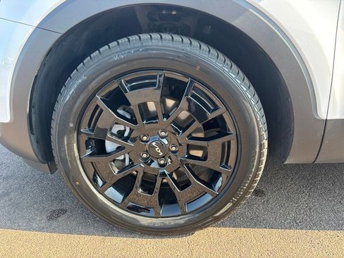 Used 2022 Kia Telluride SX w/ SX Prestige Package AWD/4WD image 9