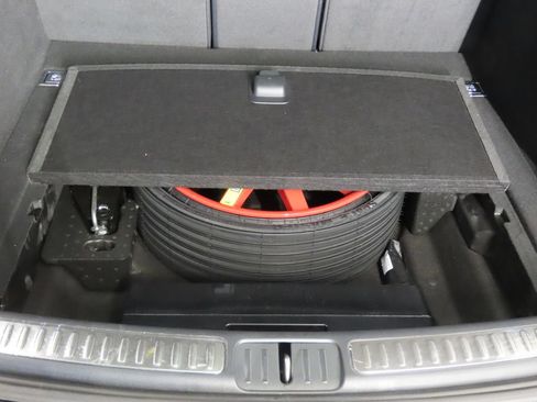 Certified 2026 Porsche Macan AWD/4WD image 48