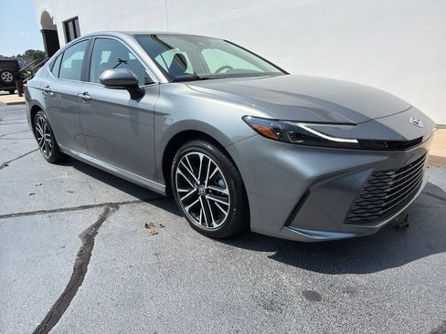 Used 2026 Toyota Camry XLE FWD image 2