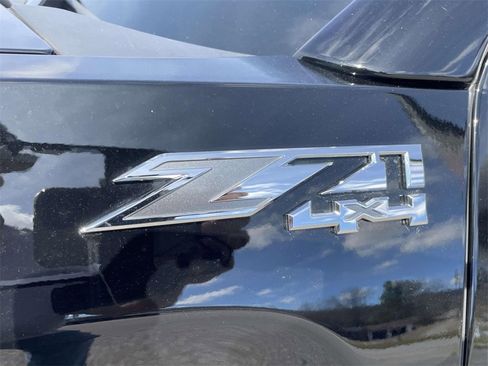 Used 2018 GMC Sierra 1500 SLT w/ SLT Premium Package image 10