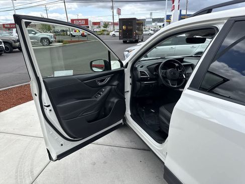 Used 2019 Subaru Forester Premium AWD/4WD image 10