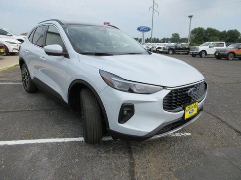 Used 2025 Ford Escape SE w/ PHEV Premium Package FWD image 7