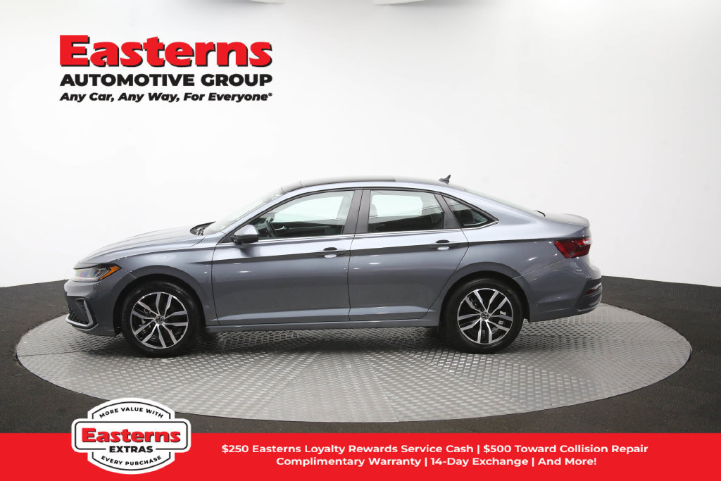 Used 2025 Volkswagen Jetta SE FWD image 59