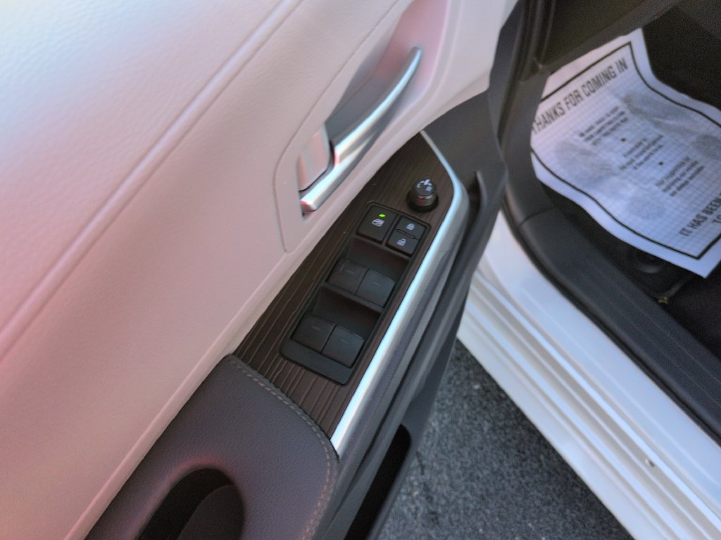 Certified 2023 Toyota Sienna XLE FWD image 11