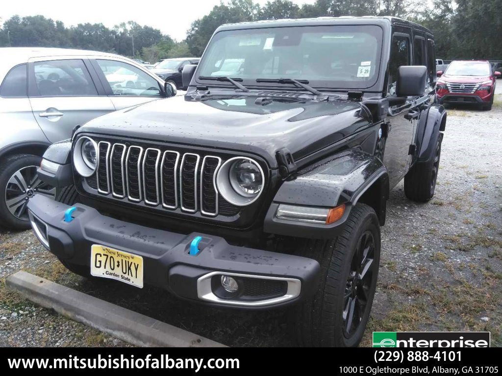 Used 2024 Jeep Wrangler Unlimited Sahara AWD/4WD image 1