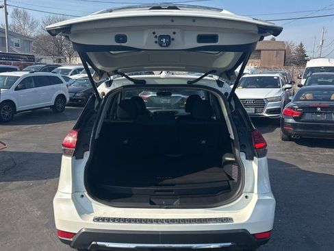 Used 2018 Nissan Rogue SV w/ Premium Package image 8