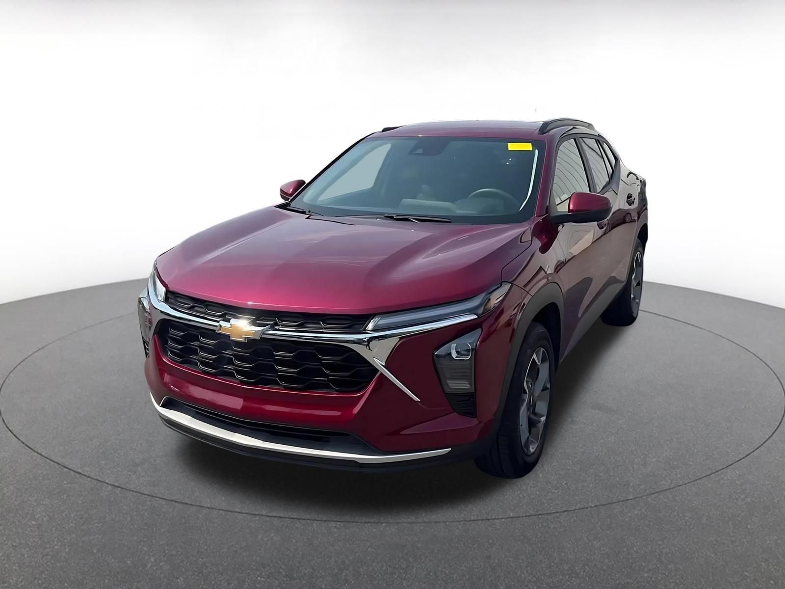 Used 2025 Chevrolet Trax LT FWD image 4