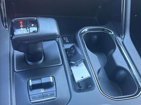 Used 2024 GMC Sierra 1500 AT4 w/ Technology Package image 25