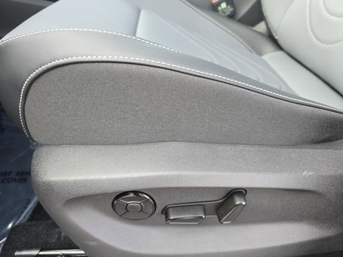 New 2026 Volkswagen Tiguan SE FWD image 26