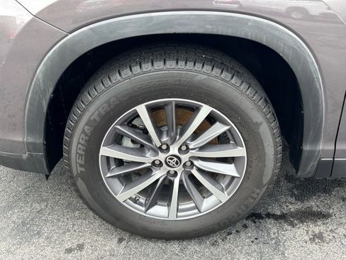 Used 2019 Toyota Highlander XLE FWD image 6