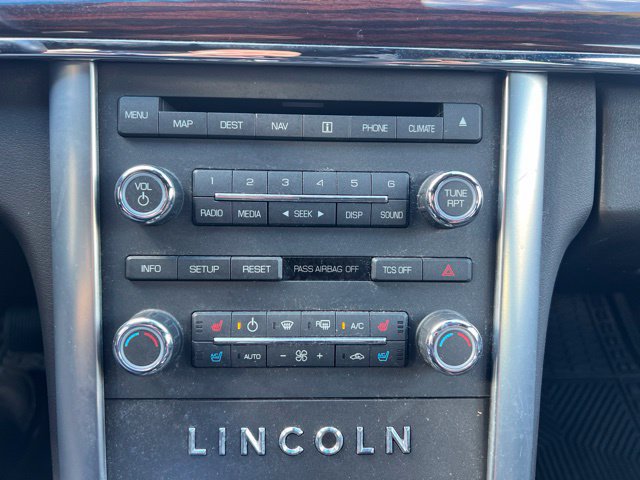 Used 2012 Lincoln MKS FWD image 26