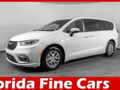 Used 2023 Chrysler Pacifica Touring-L