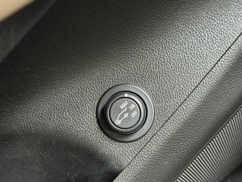 Used 2017 Buick Envision Essence w/ LPO, Cargo Package FWD image 21