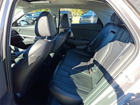 Used 2024 Hyundai Elantra Limited image 8
