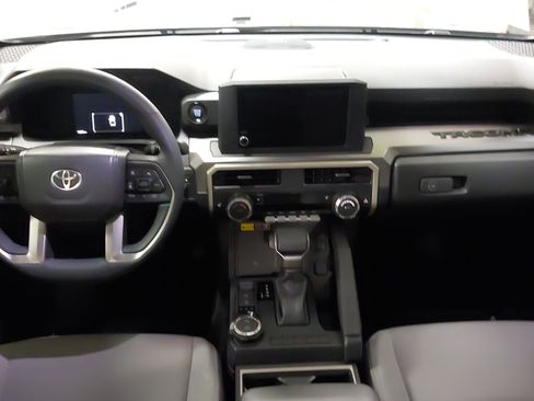 Used 2025 Toyota Tacoma SR5 AWD/4WD image 32