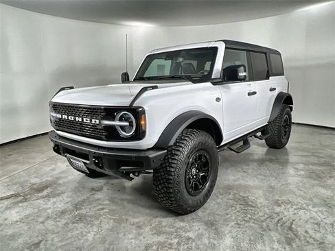 Used 2023 Ford Bronco Wildtrak image 4