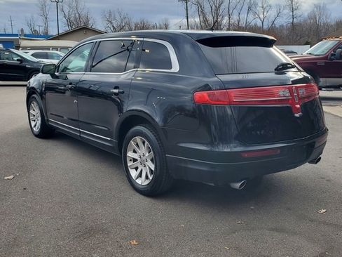 Used 2019 Lincoln MKT AWD image 4