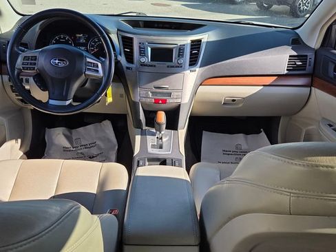 Used 2014 Subaru Outback 2.5i Limited w/ Moonroof Package AWD/4WD image 8