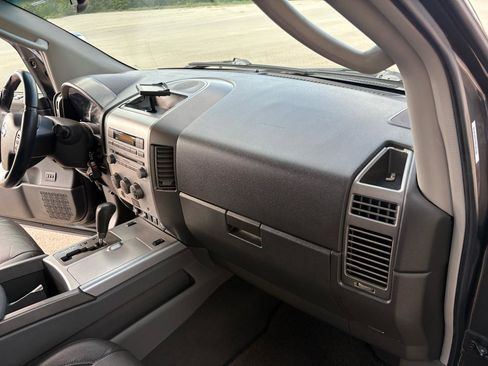 Used 2005 Nissan Titan LE w/ (T01) Tow Pkg RWD image 26