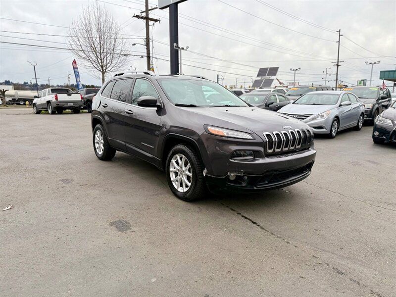 Used 2014 Jeep Cherokee Latitude w/ Cold Weather Group AWD/4WD image 2