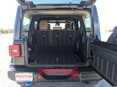 Used 2022 Jeep Wrangler Unlimited Rubicon 4xe w/ Safety Group AWD/4WD image 10