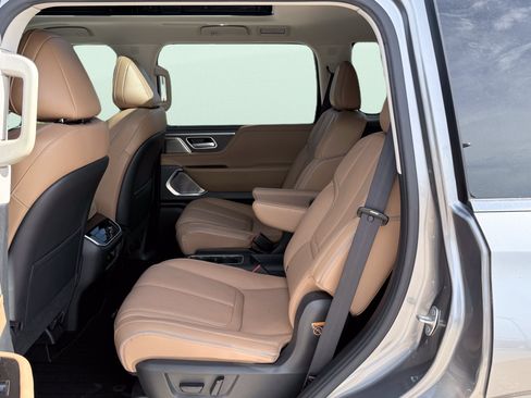 Used 2025 INFINITI QX80 Sensory AWD/4WD image 33