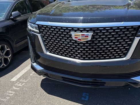 Used 2024 Cadillac Escalade ESV Premium Luxury AWD/4WD image 2