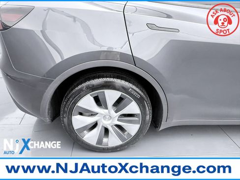 Used 2024 Tesla Model Y Long Range AWD/4WD image 41