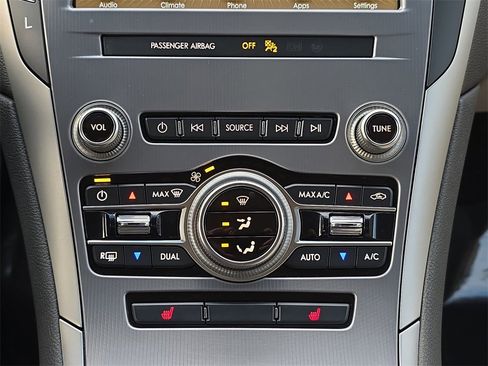 Used 2019 Lincoln MKZ Premiere image 23