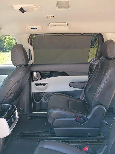 Used 2024 Kia Carnival EX FWD image 21