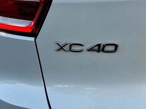 Used 2020 Volvo XC40 T5 R-Design w/ Protection Package image 10