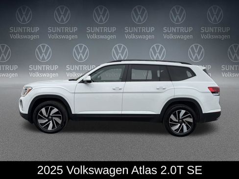Used 2025 Volkswagen Atlas SE image 2