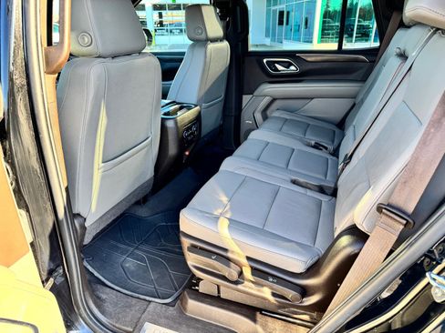 Used 2022 Chevrolet Tahoe Z71 w/ Luxury Package image 14