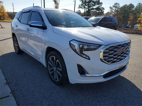 Used 2020 GMC Terrain Denali w/ Denali Premium Package image 3