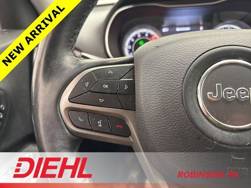 Used 2019 Jeep Cherokee Limited image 24