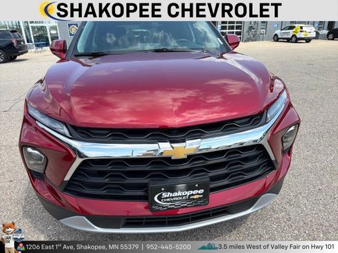 Used 2025 Chevrolet Blazer LT AWD/4WD image 2