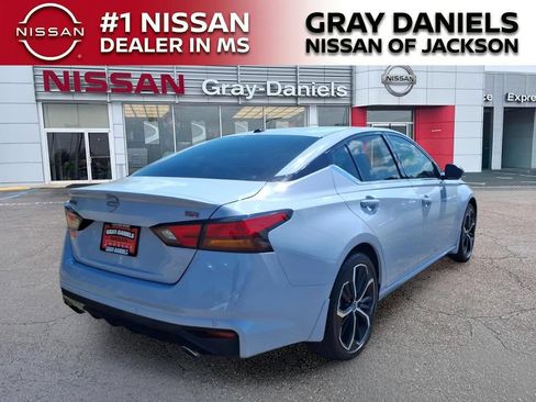 Certified 2026 Nissan Altima 2.5 SR w/ SR Premium Package FWD image 8