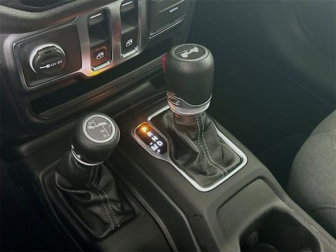 Used 2024 Jeep Wrangler Sport S image 16