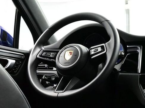 Certified 2025 Porsche Macan image 20