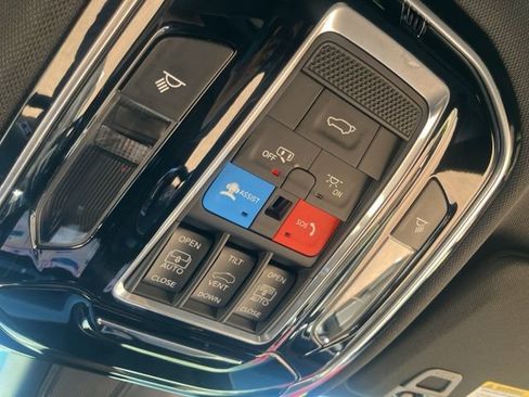 Used 2022 Jeep Grand Cherokee L Overland w/ Luxury Tech Group IV image 18