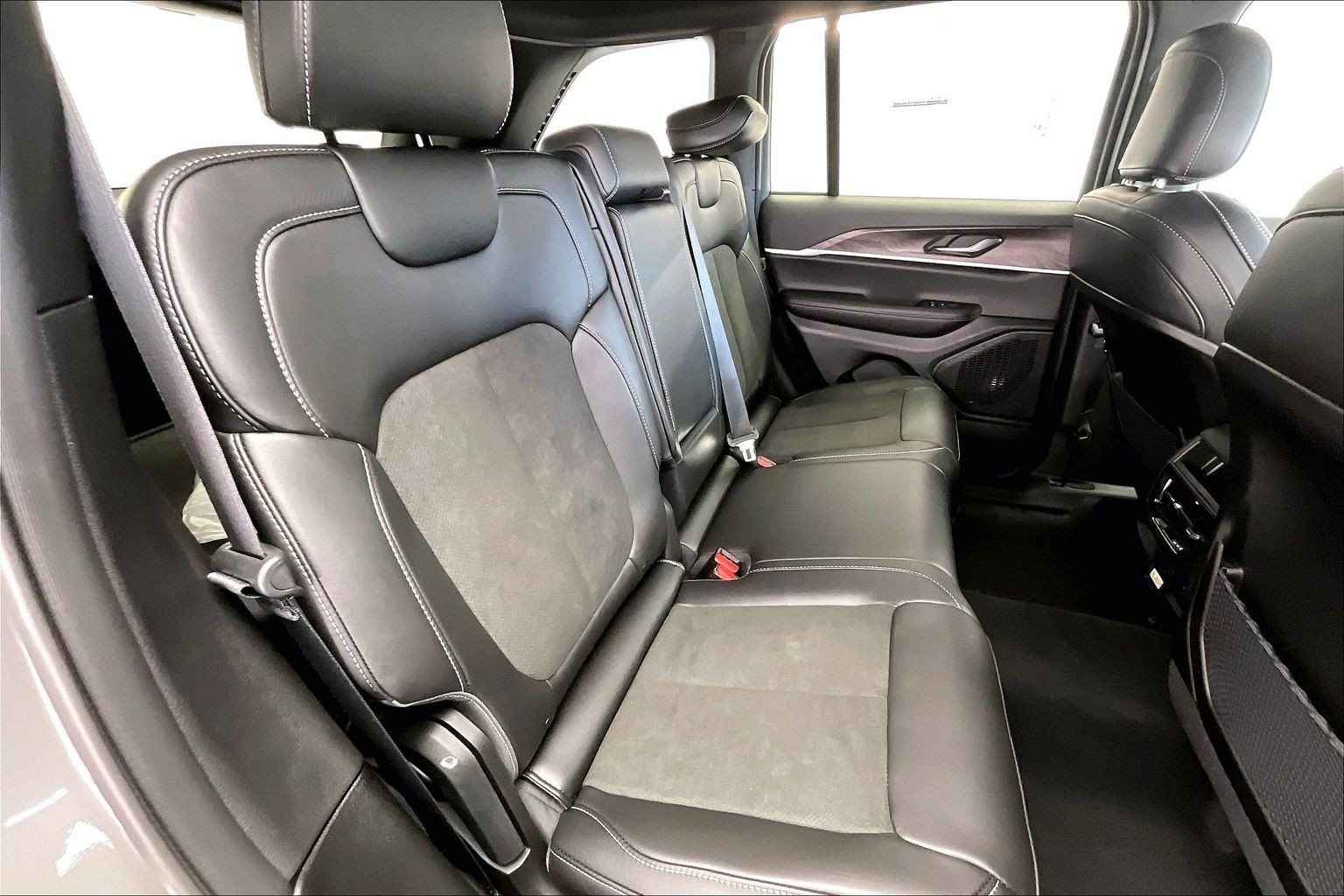 New 2027 Jeep Grand Cherokee 4WD image 10