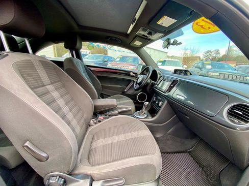 Used 2013 Volkswagen Beetle 2.0T image 9