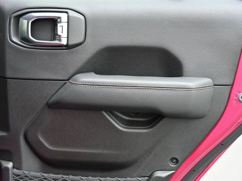 Used 2022 Jeep Wrangler Unlimited Rubicon w/ Xtreme Recon 35" Tire Package image 31