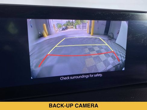 Used 2019 MAZDA MAZDA3 Hatchback w/ Preferred Package FWD image 6