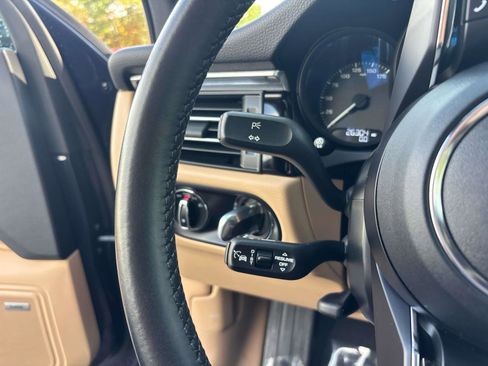 Used 2023 Porsche Macan image 27