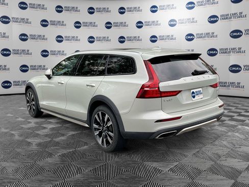 Used 2020 Volvo V60 T5 Cross Country AWD/4WD image 3