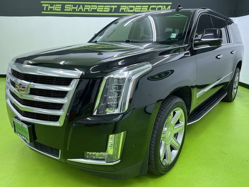 Used 2017 Cadillac Escalade ESV Premium Luxury AWD/4WD image 5