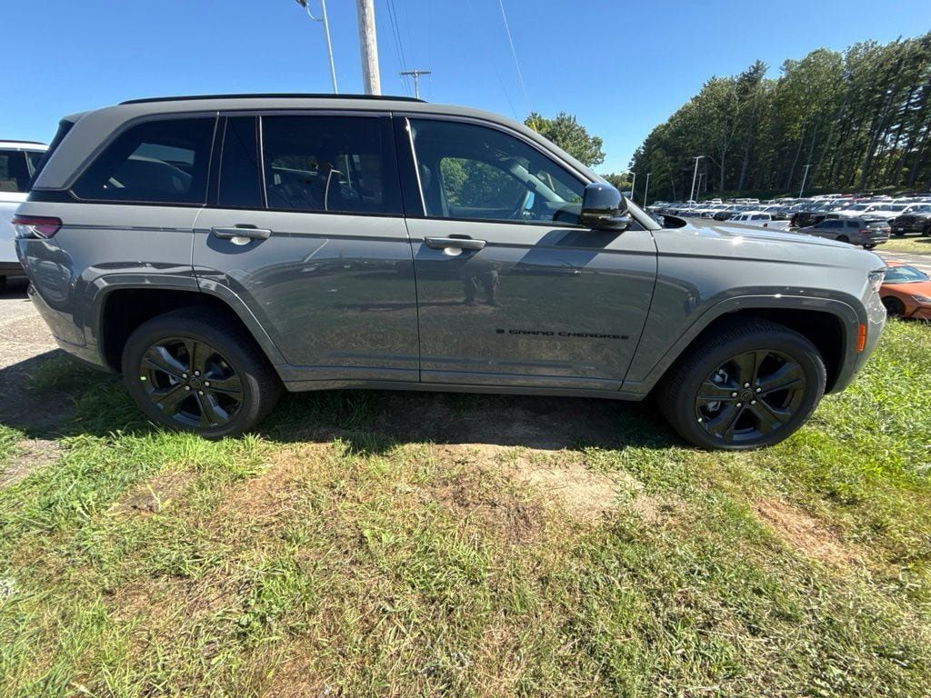 New 2027 Jeep Grand Cherokee Limited AWD/4WD image 6