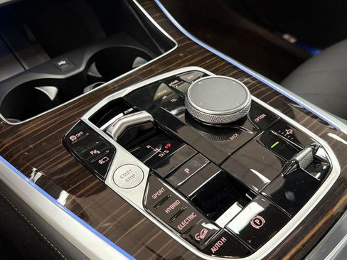 Used 2025 BMW X5 xDrive50e w/ Premium Package image 17